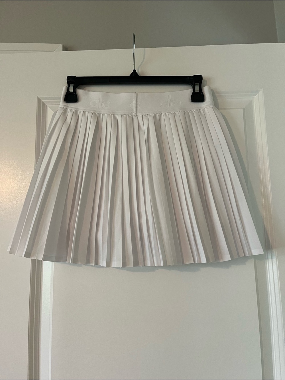 Alo Aces White Pleated Tennis Skort - Picture 2 of 4